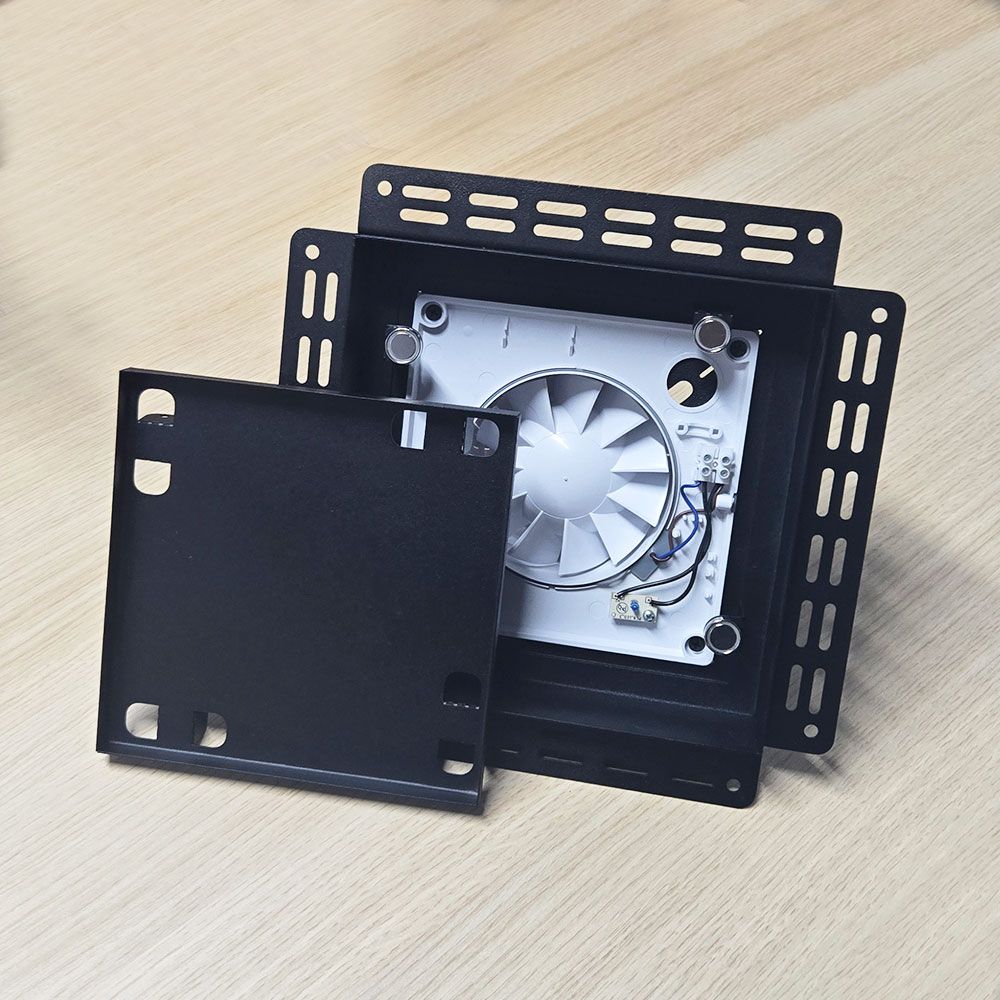 Вентиляционная решетка VRB 240x240 Tile / AURA 5C (черная)