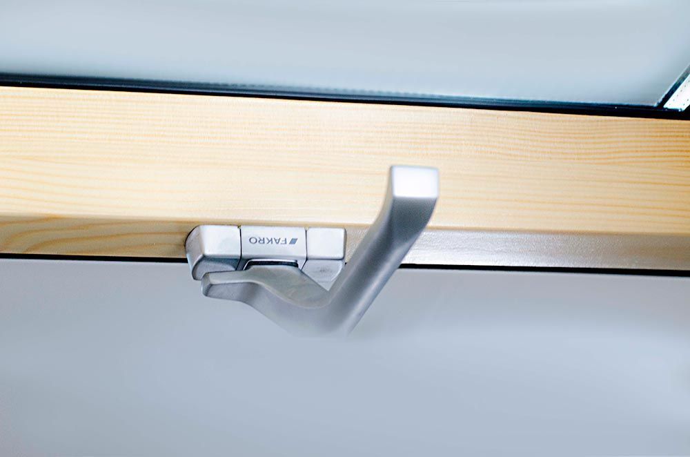 Окно мансардное Fakro FTP-V U5+ (CH) 66x140